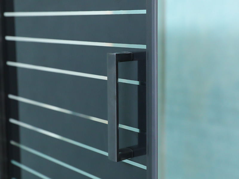 Cabină de duș glisantă pătrată cu profil din aluminiu negru SQ, cu mâner cu două orificii Cabină de duș glisantă pătrată cu profil din aluminiu negru SQ, cu mâner cu două orificii