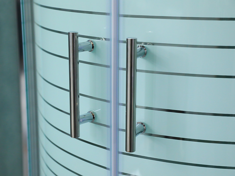 Cabină de duș glisantă SE, sticlă securizată transparentă cu imprimare, profil din aluminiu cromat, mâner cu două orificii, cu tavă Cabină de duș glisantă SE, sticlă securizată transparentă cu imprimare, profil din aluminiu cromat, mâner cu două orificii, cu tavă