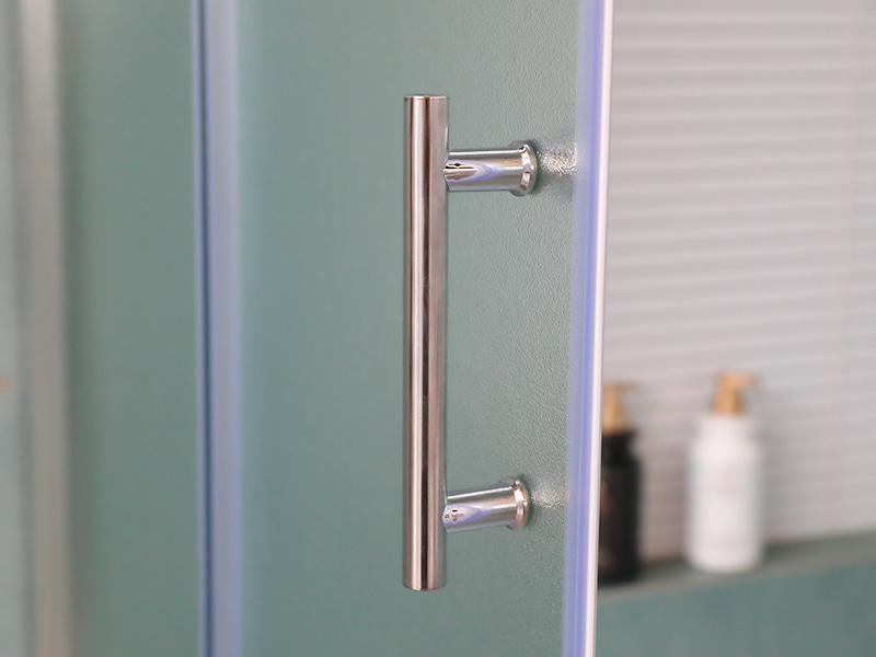 Cabină de duș glisantă RE, sticlă securizată mată, profil din aluminiu cromat, mâner cu două orificii, cu tavă Cabină de duș glisantă RE, sticlă securizată mată, profil din aluminiu cromat, mâner cu două orificii, cu tavă