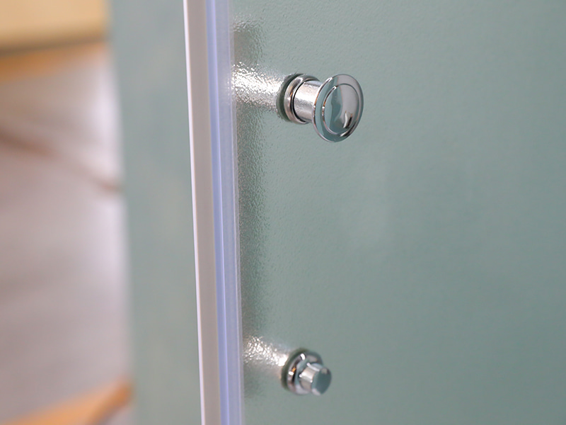 Cabină de duș glisantă RE, sticlă securizată mată, profil din aluminiu cromat, mâner cu două orificii, cu tavă Cabină de duș glisantă RE, sticlă securizată mată, profil din aluminiu cromat, mâner cu două orificii, cu tavă