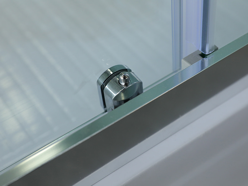 Cabină de duș glisantă RE, sticlă securizată transparentă, profil din aluminiu cromat, mâner cu două orificii, cu tavă Cabină de duș glisantă RE, sticlă securizată transparentă, profil din aluminiu cromat, mâner cu două orificii, cu tavă