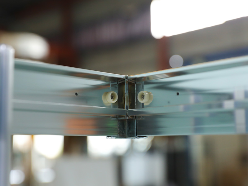 Cabină de duș glisantă SQUARE, sticlă securizată transparentă cu imprimare, profil din aluminiu alb, mâner cu două orificii, cu tavă Cabină de duș glisantă SQUARE, sticlă securizată transparentă cu imprimare, profil din aluminiu alb, mâner cu două orificii, cu tavă