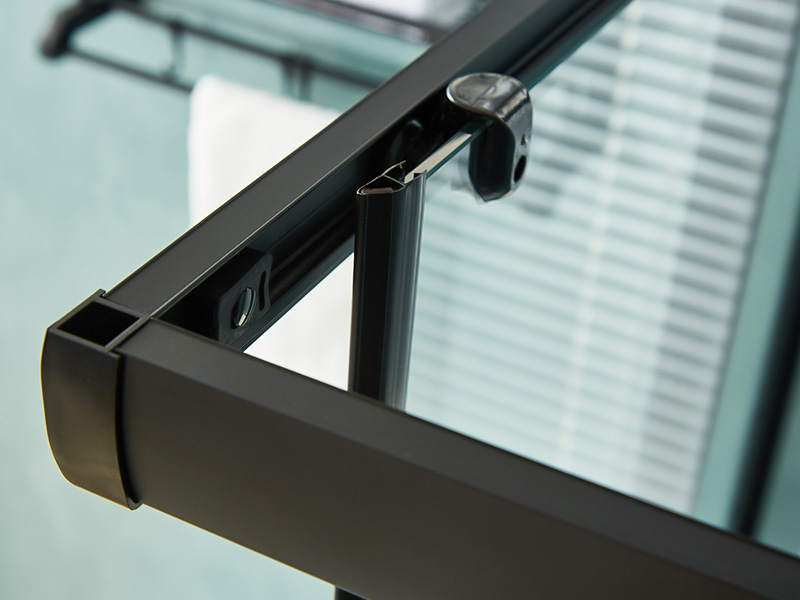 Cabină de duș glisantă SQ, sticlă securizată transparentă, profil din aluminiu negru, mâner cu două orificii, cu tavă Cabină de duș glisantă SQ, sticlă securizată transparentă, profil din aluminiu negru, mâner cu două orificii, cu tavă