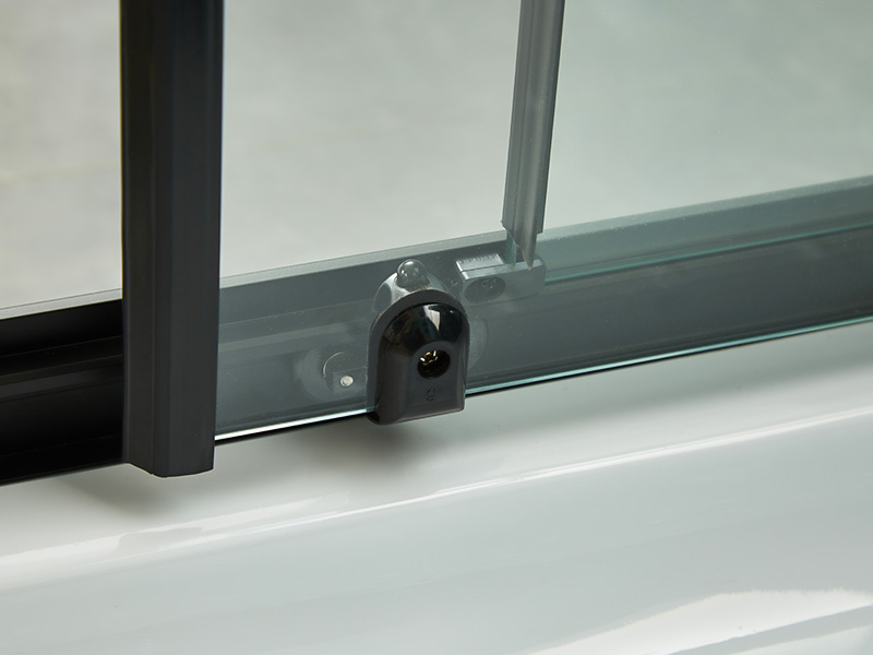 Cabină de duș glisantă SQ, sticlă securizată transparentă, profil din aluminiu negru, mâner cu două orificii, cu tavă Cabină de duș glisantă SQ, sticlă securizată transparentă, profil din aluminiu negru, mâner cu două orificii, cu tavă