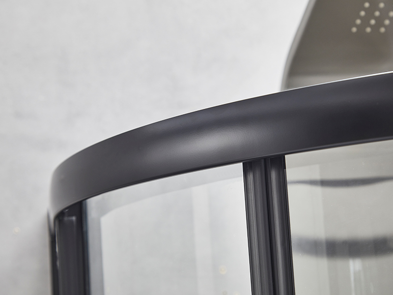 Cabină de duș glisantă SE, sticlă securizată transparentă, profil din aluminiu negru, mâner cu două orificii, fără tavă Cabină de duș glisantă SE, sticlă securizată transparentă, profil din aluminiu negru, mâner cu două orificii, fără tavă