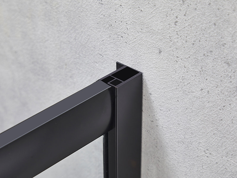 Cabină de duș glisantă SE, sticlă securizată transparentă, profil din aluminiu negru, mâner cu două orificii, fără tavă Cabină de duș glisantă SE, sticlă securizată transparentă, profil din aluminiu negru, mâner cu două orificii, fără tavă