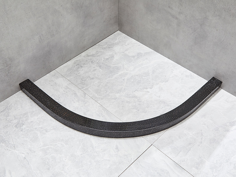 Cabină de duș glisantă SE, sticlă securizată transparentă, profil din aluminiu negru, mâner cu două orificii, fără tavă Cabină de duș glisantă SE, sticlă securizată transparentă, profil din aluminiu negru, mâner cu două orificii, fără tavă